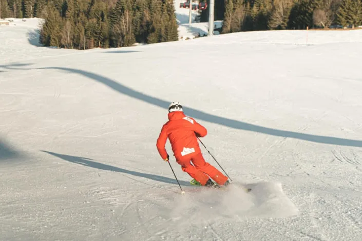 Skier in red clothing on the slopes in Kirchberg