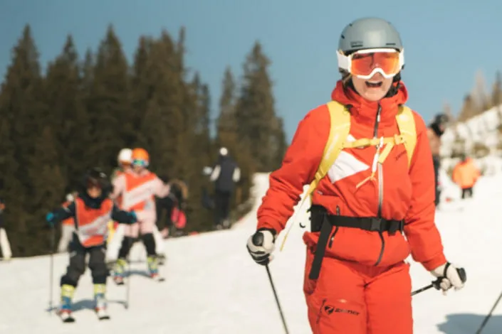 Skiing in Kirchberg, children and adults on the slopes