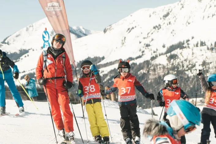 Skiers in Kirchberg with numbers and ski gear